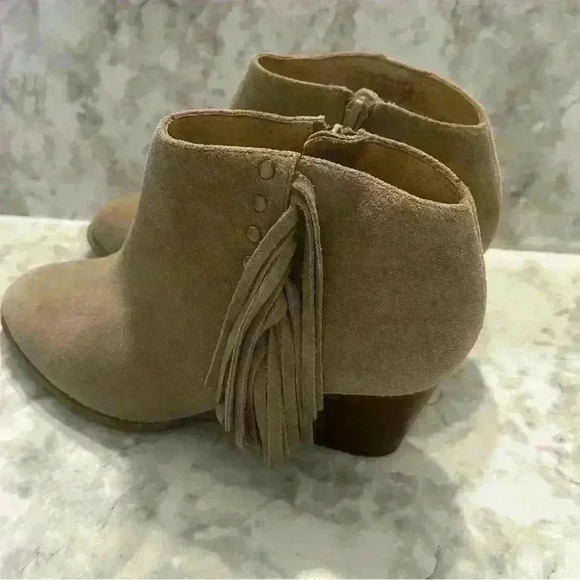 Women’s Vionic Faros Fringe Tan Ankle Booties Boots Size 8.5 - Picture 3 of 8